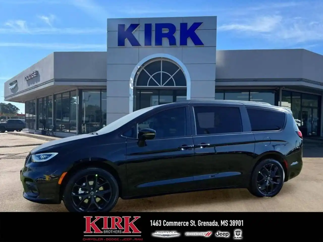 2026 Chrysler Pacifica Select's photo