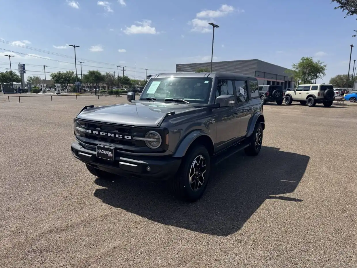 2023 Ford Bronco Outer Banks 4x4's photo