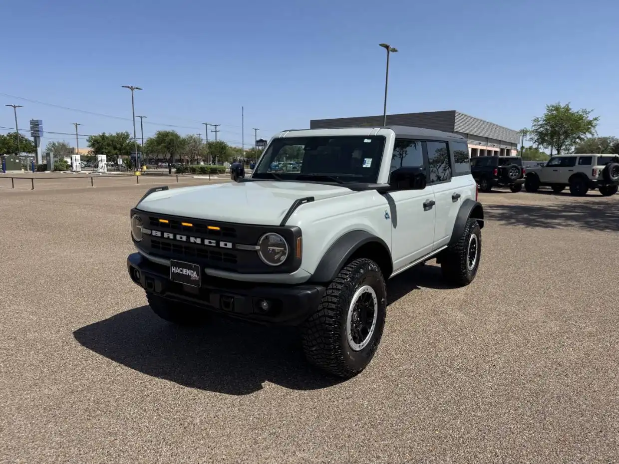 2024 Ford Bronco Black Diamond Mid (322A) 4x4's photo