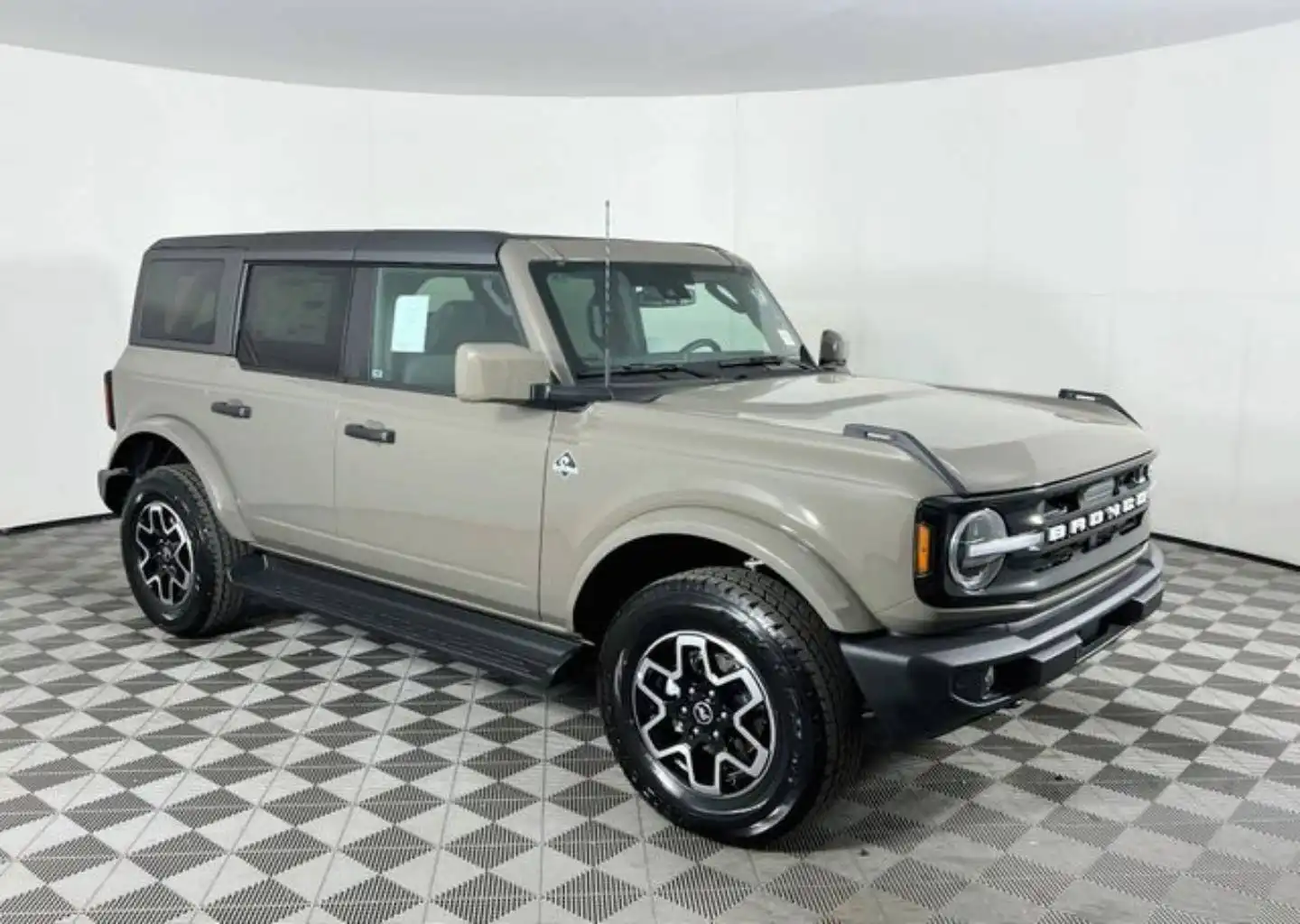 2026 Ford Bronco Outer Banks 4x4's photo