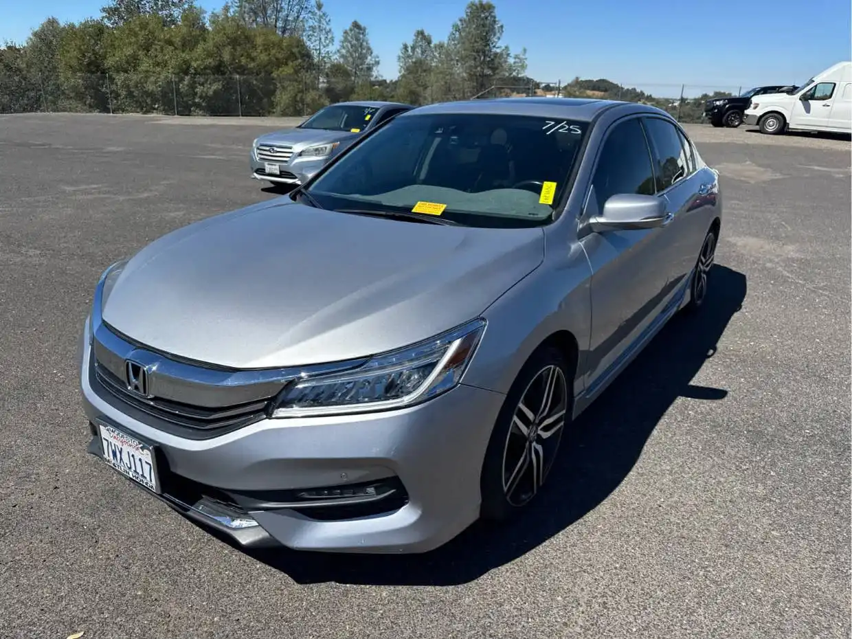2017 Honda Accord Touring Auto's photo