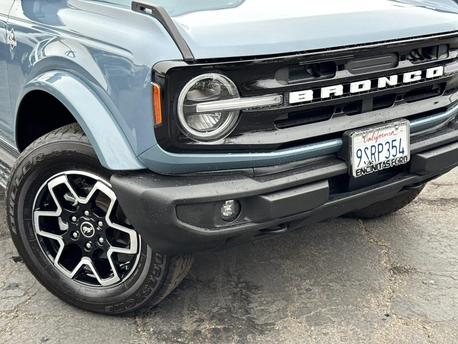 2025 Ford Bronco Outer Banks 4x4 photo 3