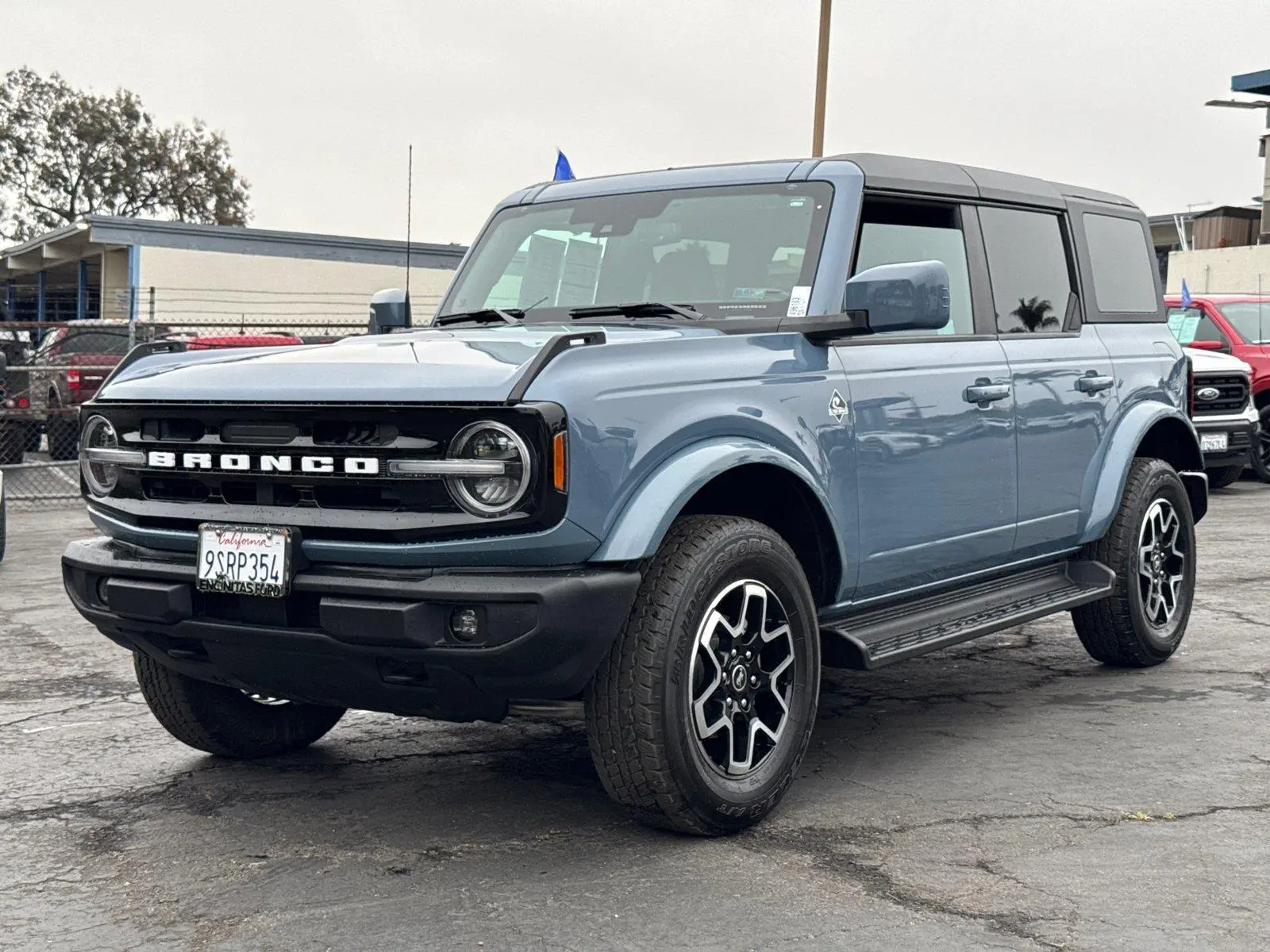 2025 Ford Bronco Outer Banks 4x4 photo 4