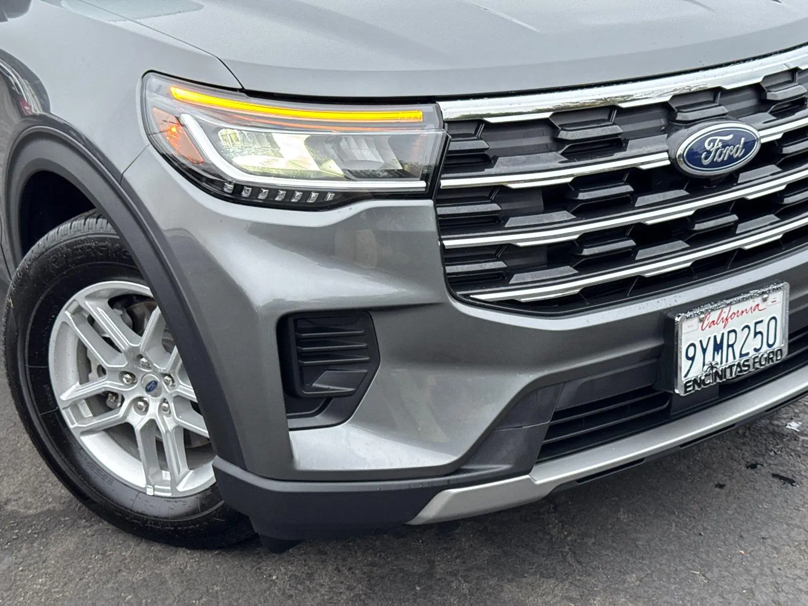 2026 Ford Explorer undefined photo 3