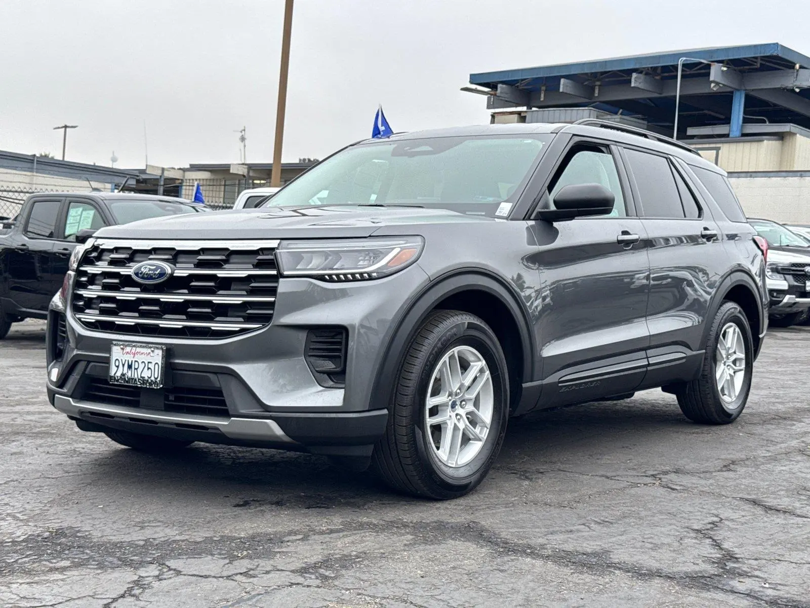 2026 Ford Explorer undefined photo 4