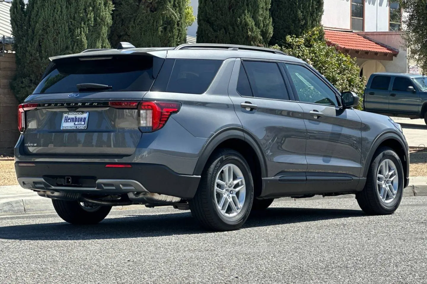 2026 Ford Explorer undefined photo 4
