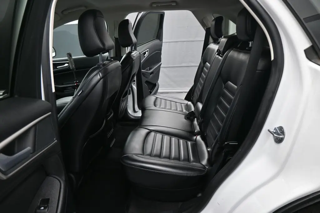 2024 Ford Edge SEL AWD photo 3