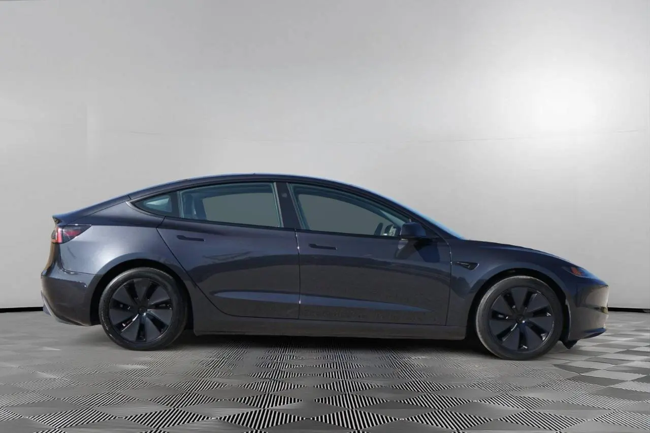 2024 Tesla Model 3 Base photo 4