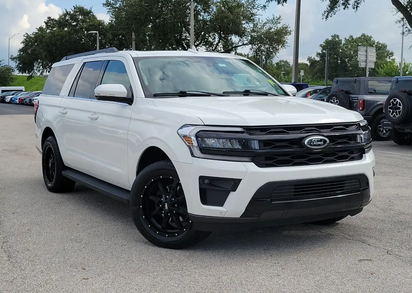 2024 Ford Expedition XLT MAX's photo
