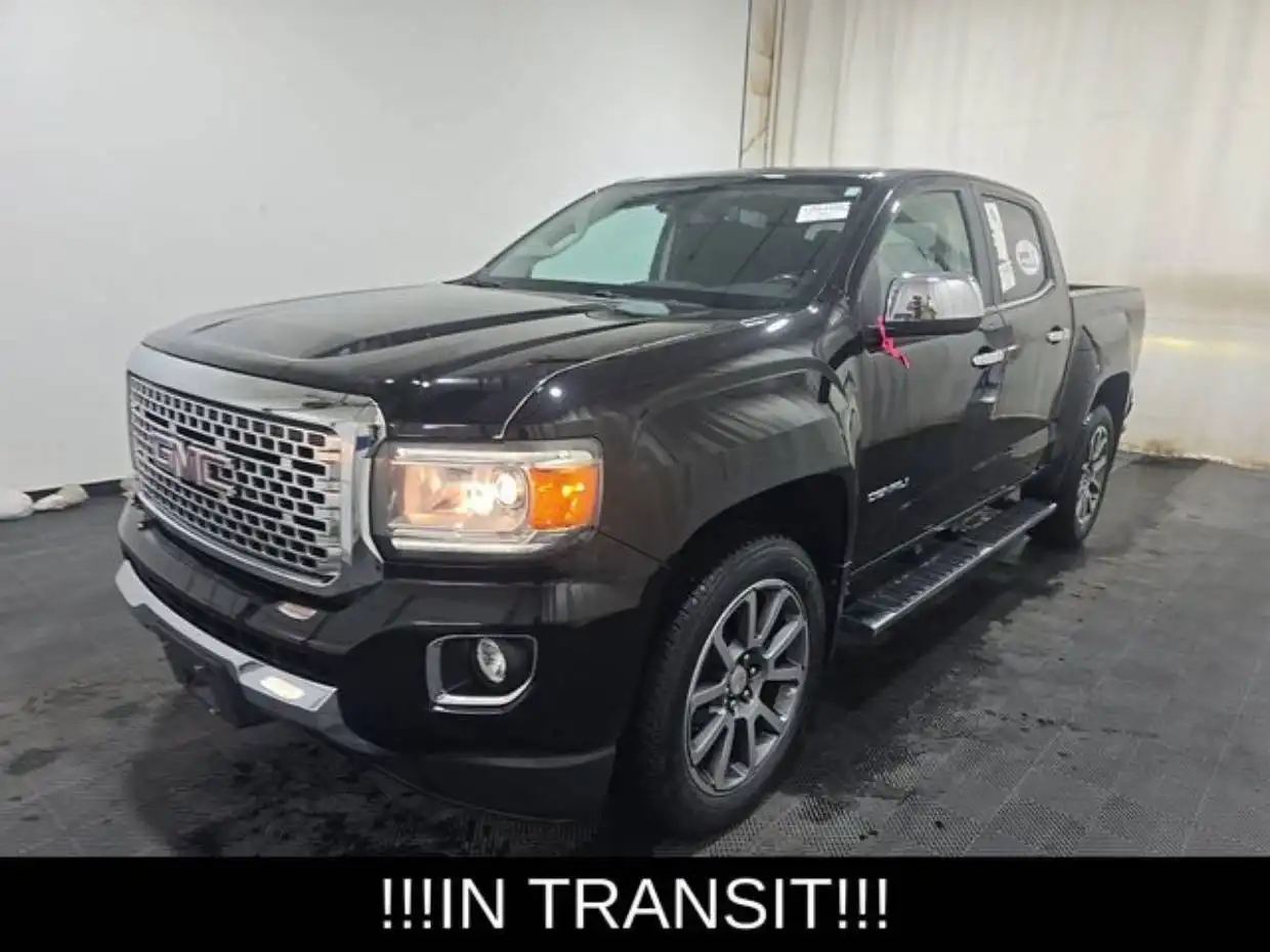 2017 GMC Canyon Denali 4x4 Crew Cab Short Box's photo