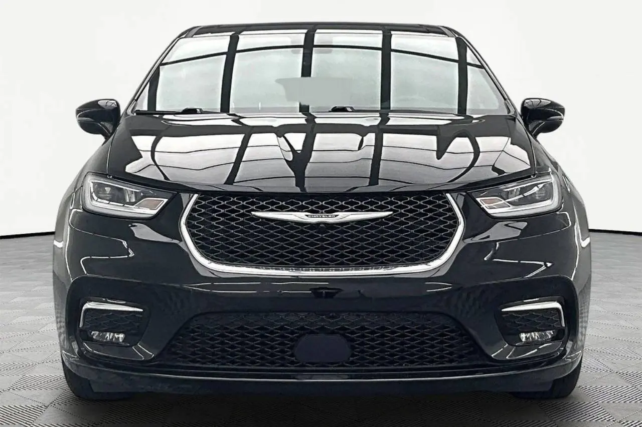 2025 Chrysler Pacifica Select photo 3