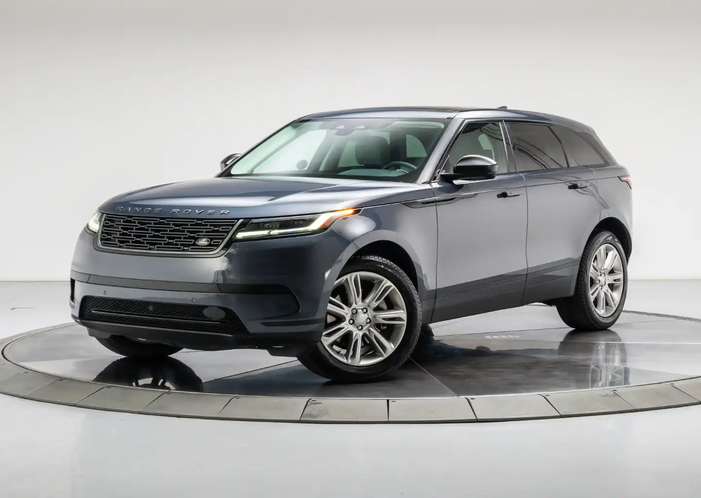 2024 Land Rover Range Rover Velar P250 S's photo