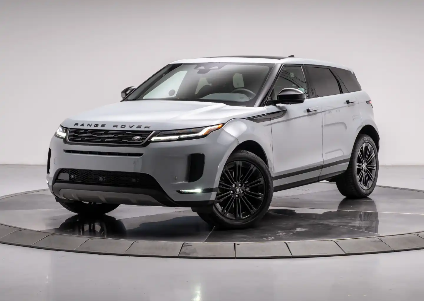 2026 Land Rover Range Rover Evoque S's photo