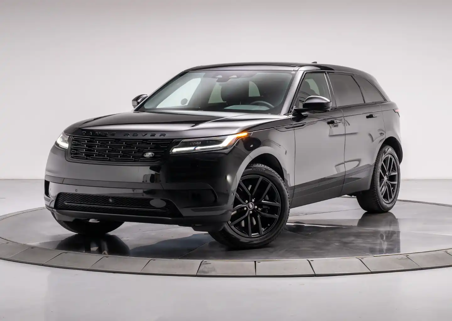 2026 Land Rover Range Rover Velar P250 S's photo