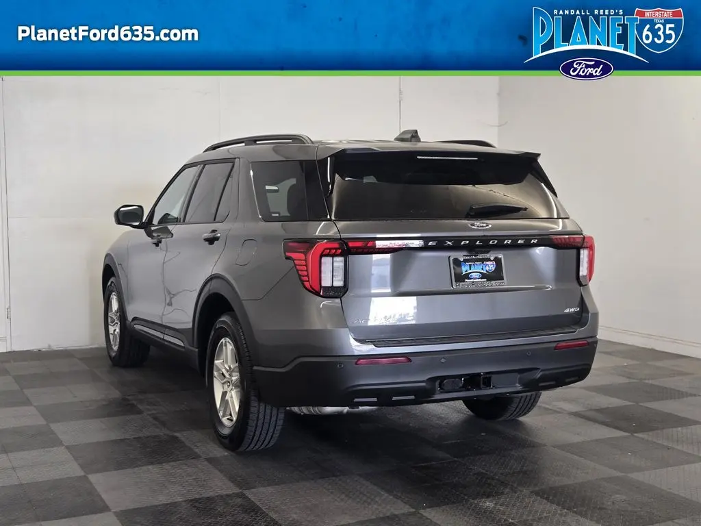 2026 Ford Explorer Active 4WD photo 4