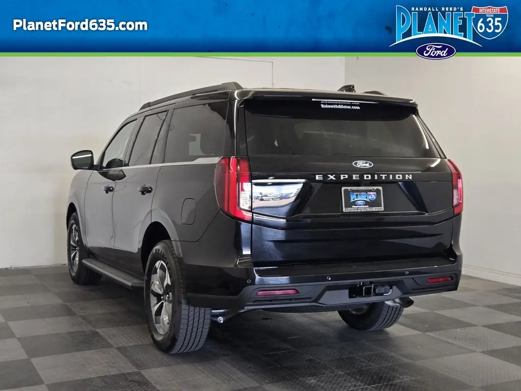 2027 Ford Expedition Active photo 4