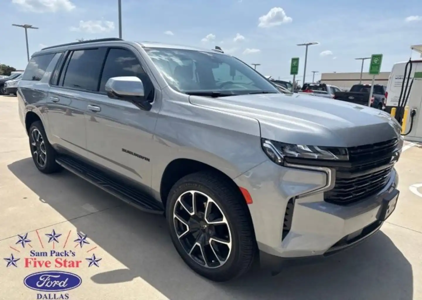 2023 Chevrolet Suburban 4WD 1500 RST's photo