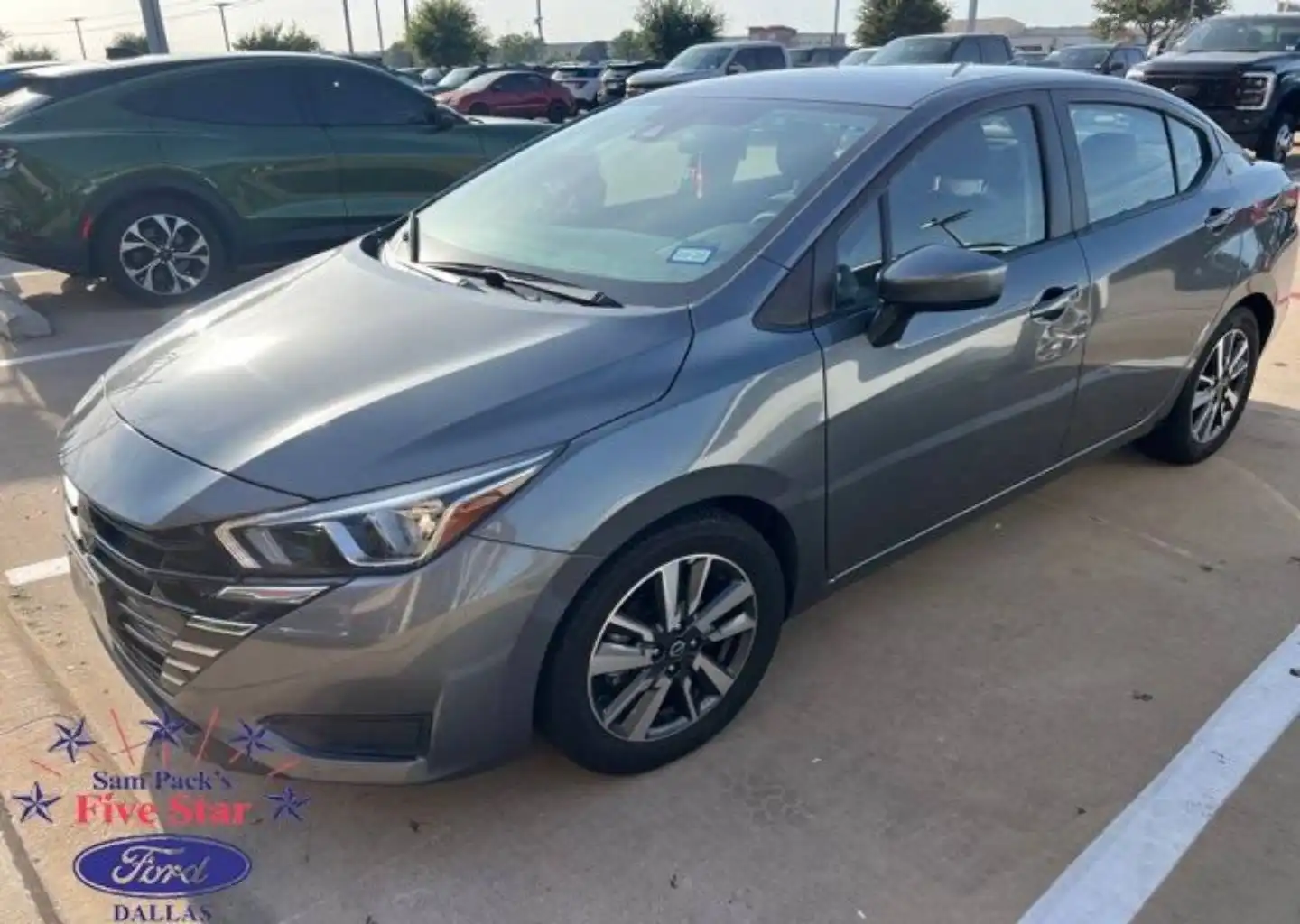 2023 Nissan Versa 1.6 SV CVT's photo