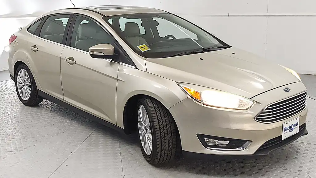 2017 Ford Focus Sedan Titanium's photo