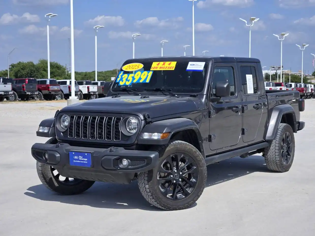 2025 Jeep Gladiator Nighthawk Auto's photo