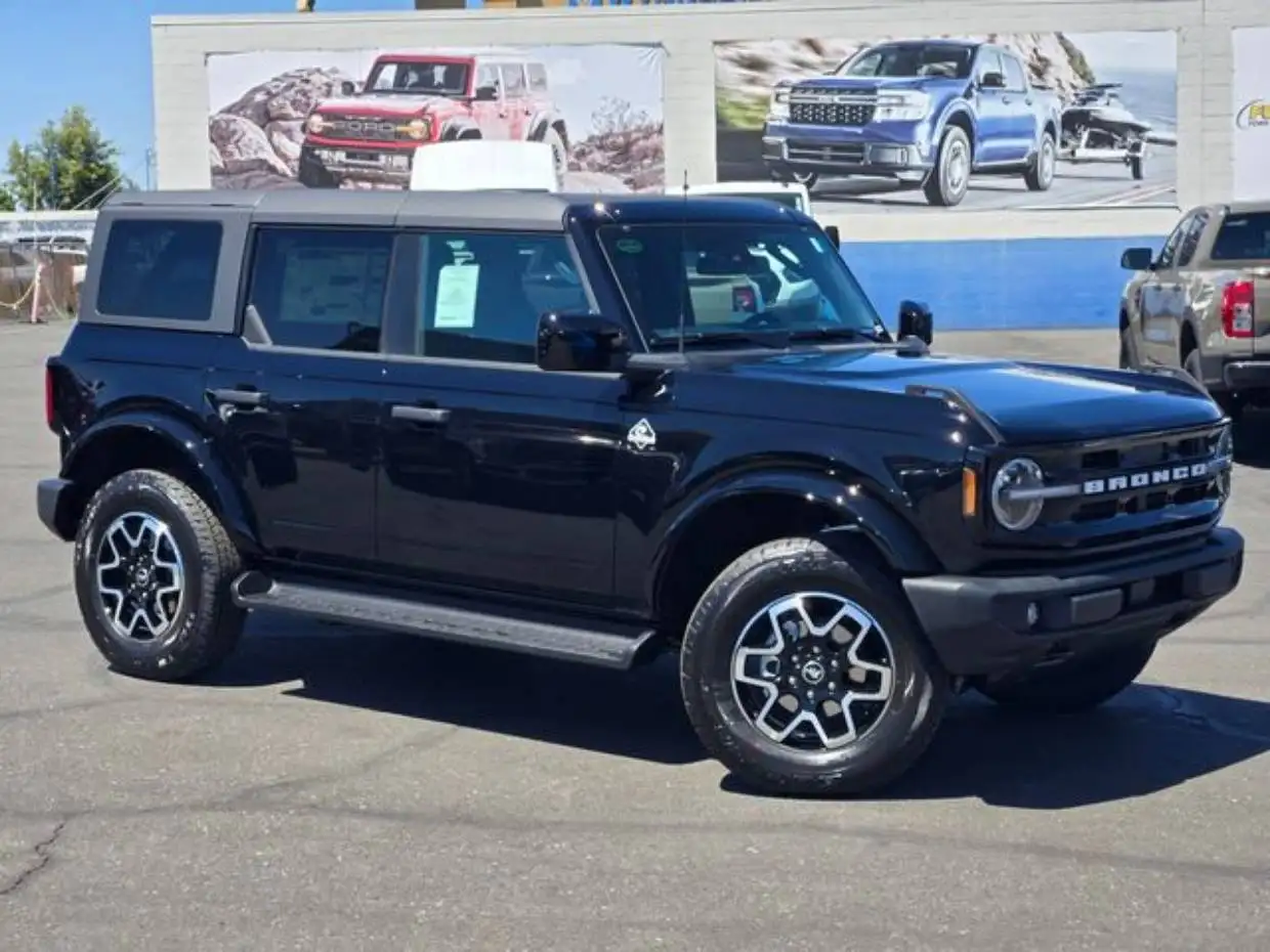 2026 Ford Bronco Outer Banks 4x4's photo