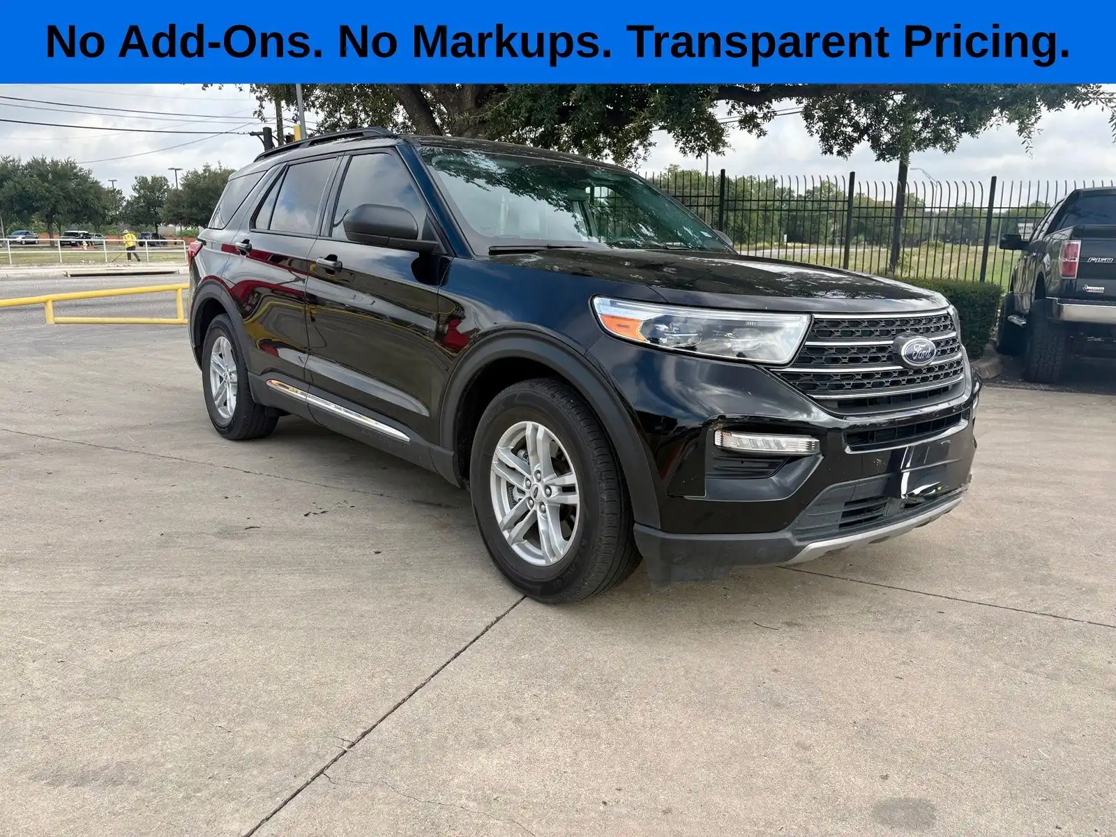 2023 Ford Explorer XLT RWD's photo