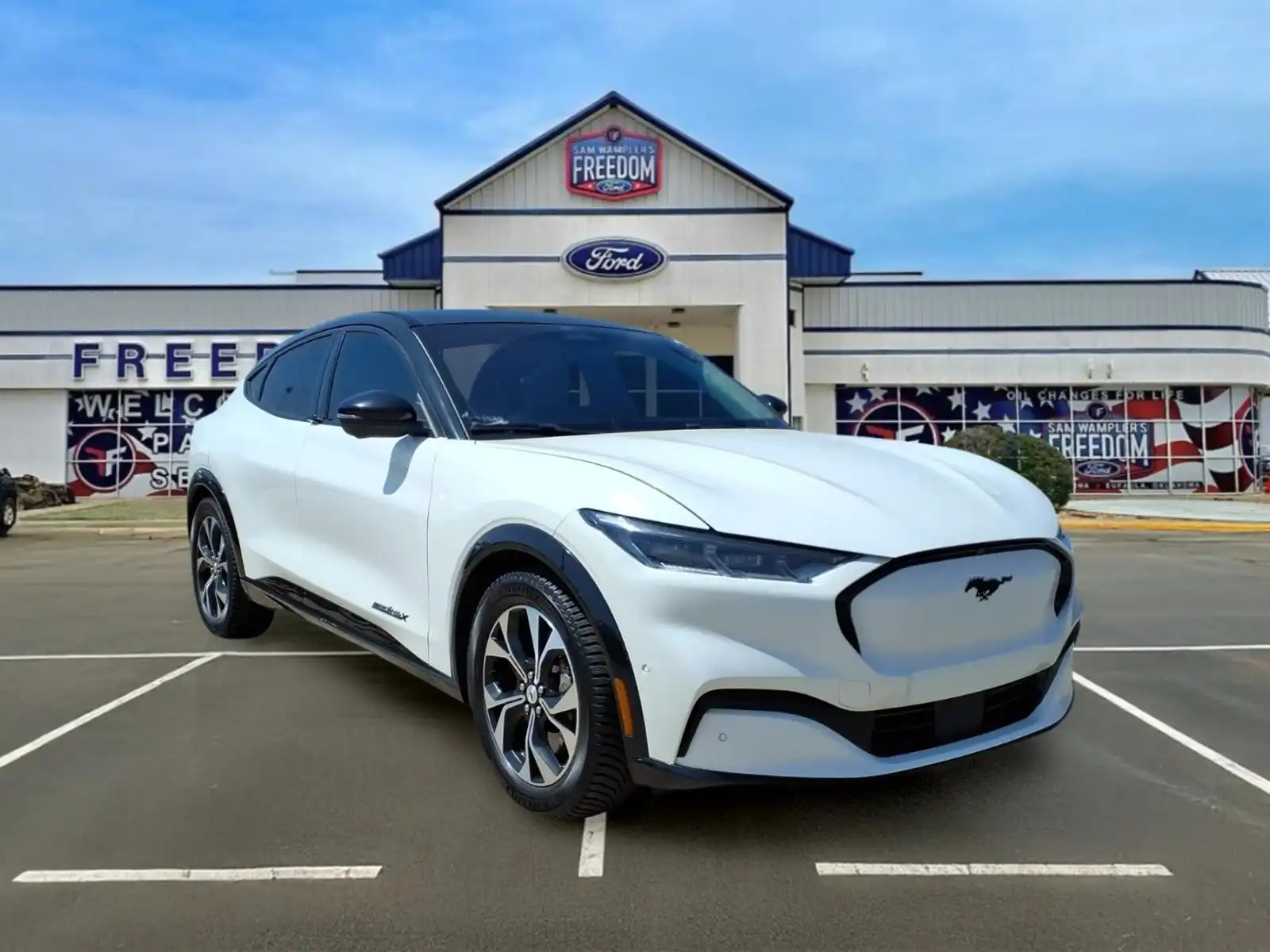 2022 Ford Mustang-Mach-e Premium's photo