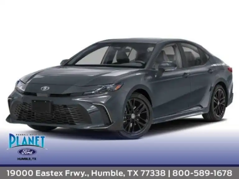 2025 Toyota Camry SE Hybrid's photo