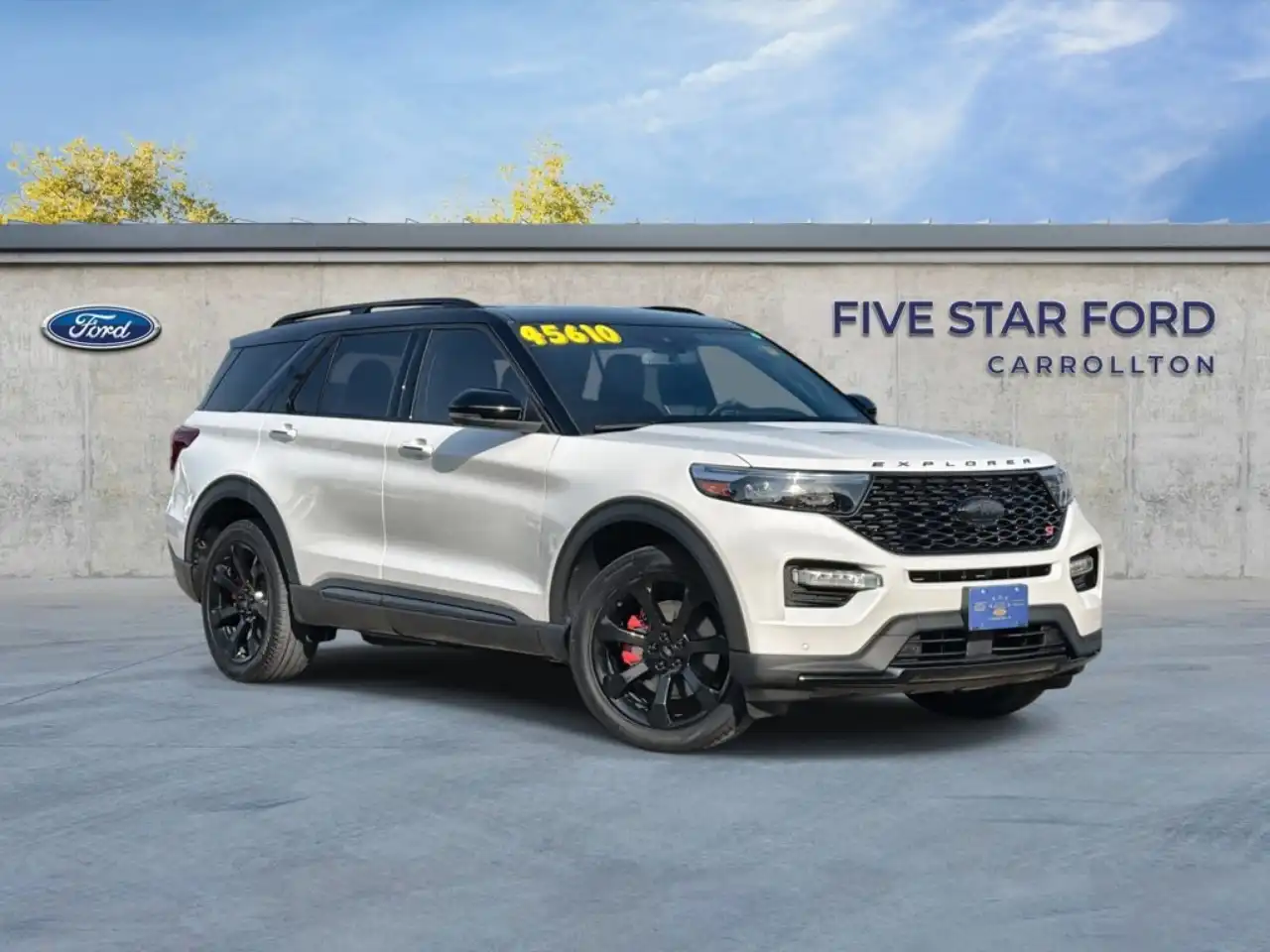 2023 Ford Explorer ST 4WD's photo