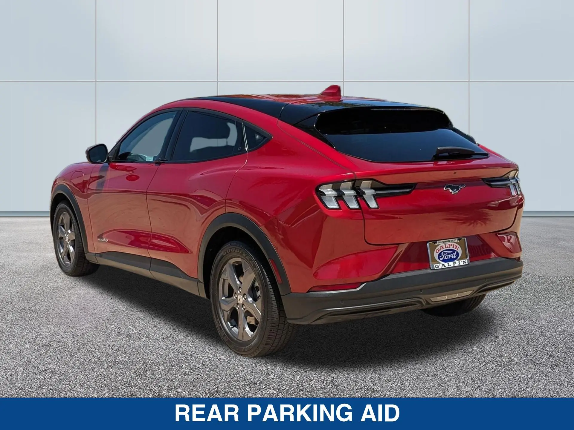 2022 Ford Mustang-Mach-e Select photo 3