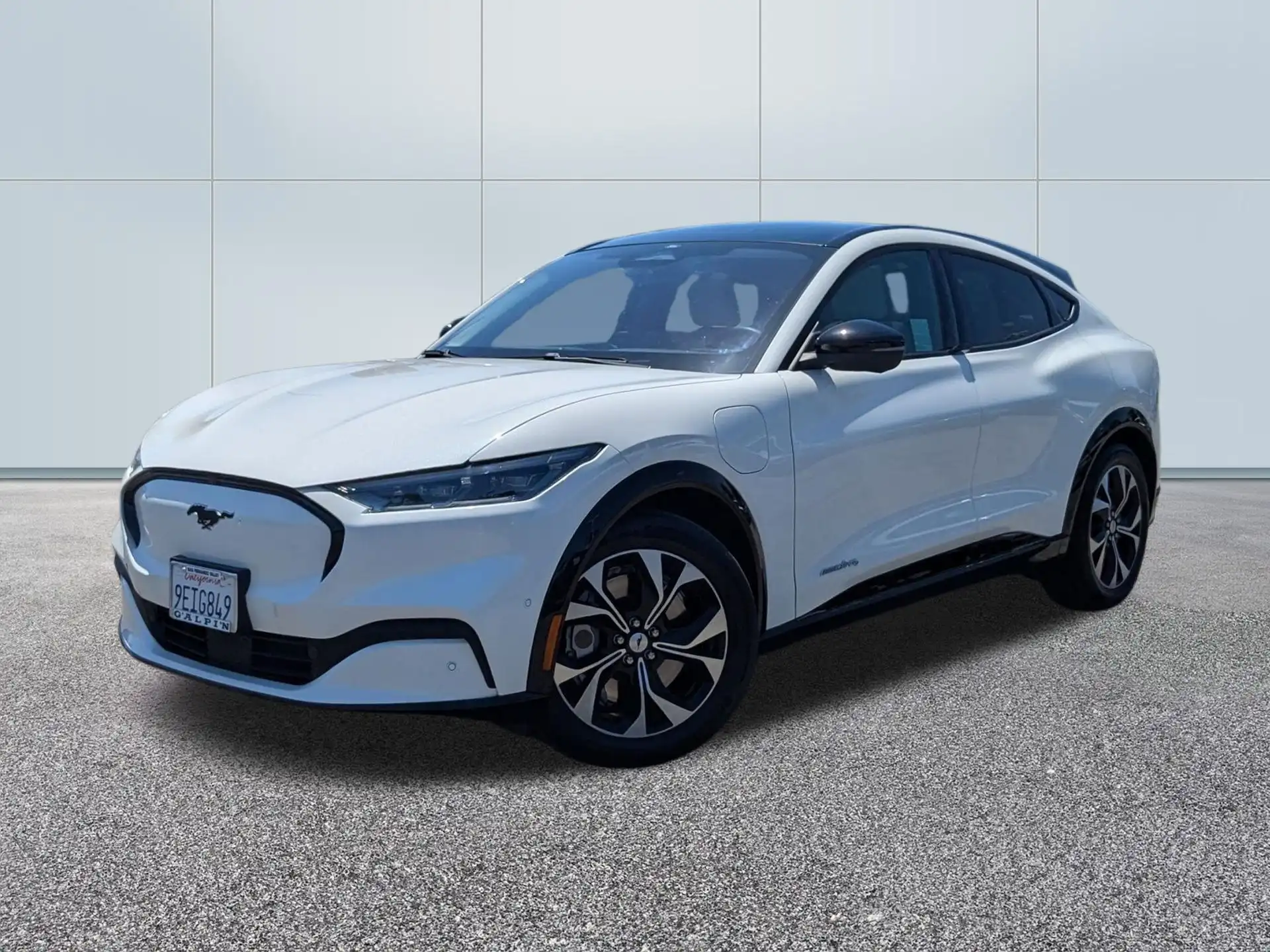 2023 Ford Mustang-Mach-e Premium's photo