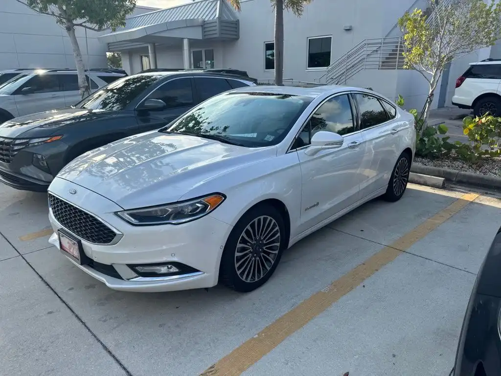 2017 Ford Fusion Platinum's photo