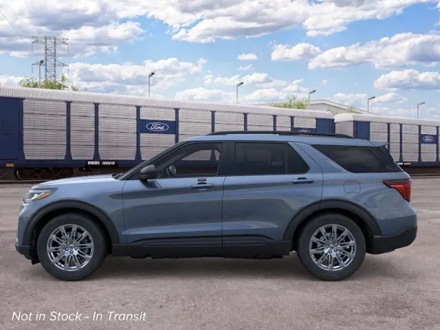 2026 Ford Explorer Active 4WD photo 3