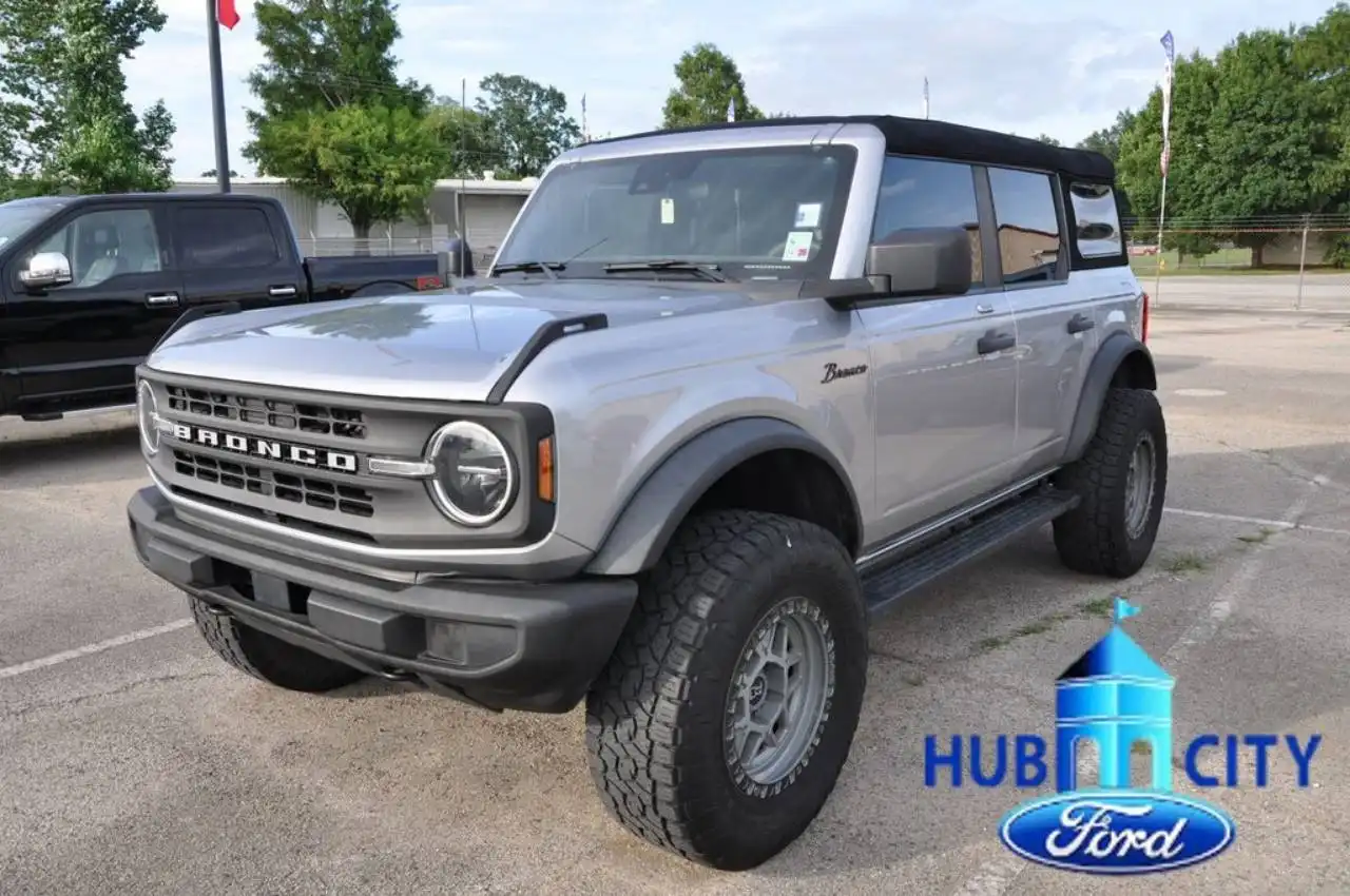 2023 Ford Bronco Base 4x4's photo
