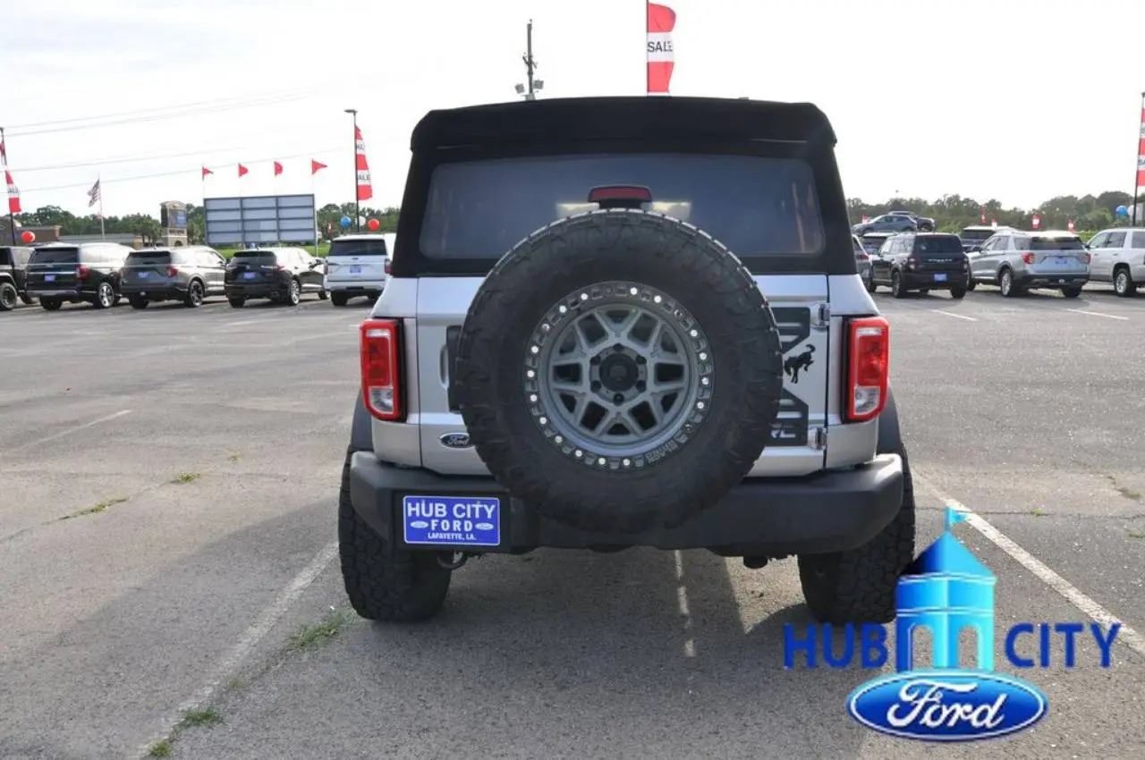 2023 Ford Bronco Base 4x4 photo 4