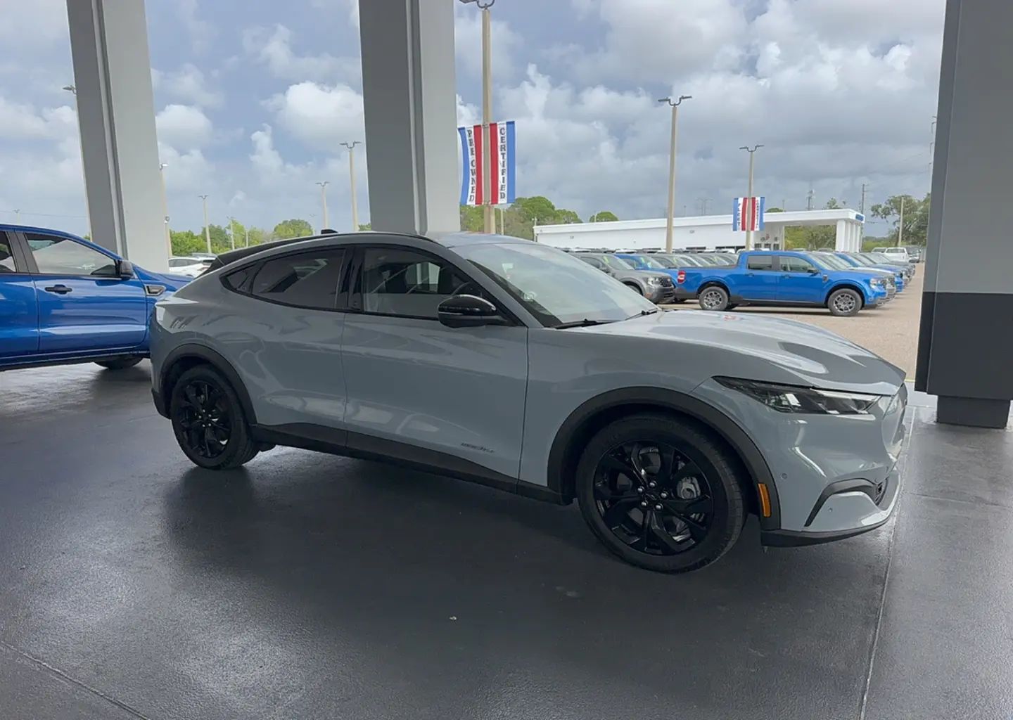 2024 Ford Mustang-Mach-e Select photo 5