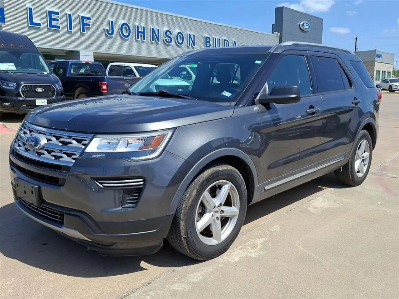 2019 Ford Explorer XLT FWD photo 3
