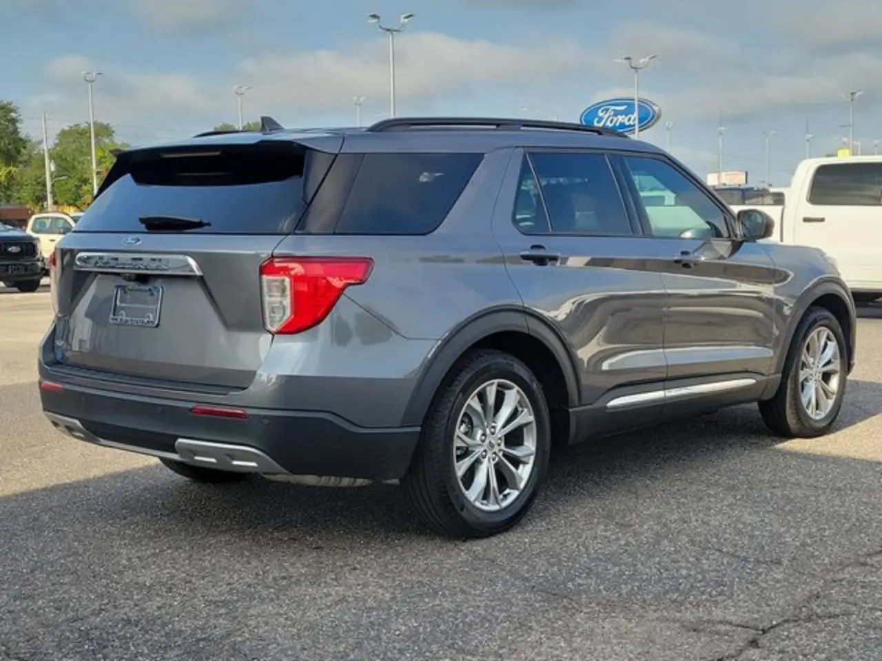 2024 Ford Explorer XLT RWD photo 5
