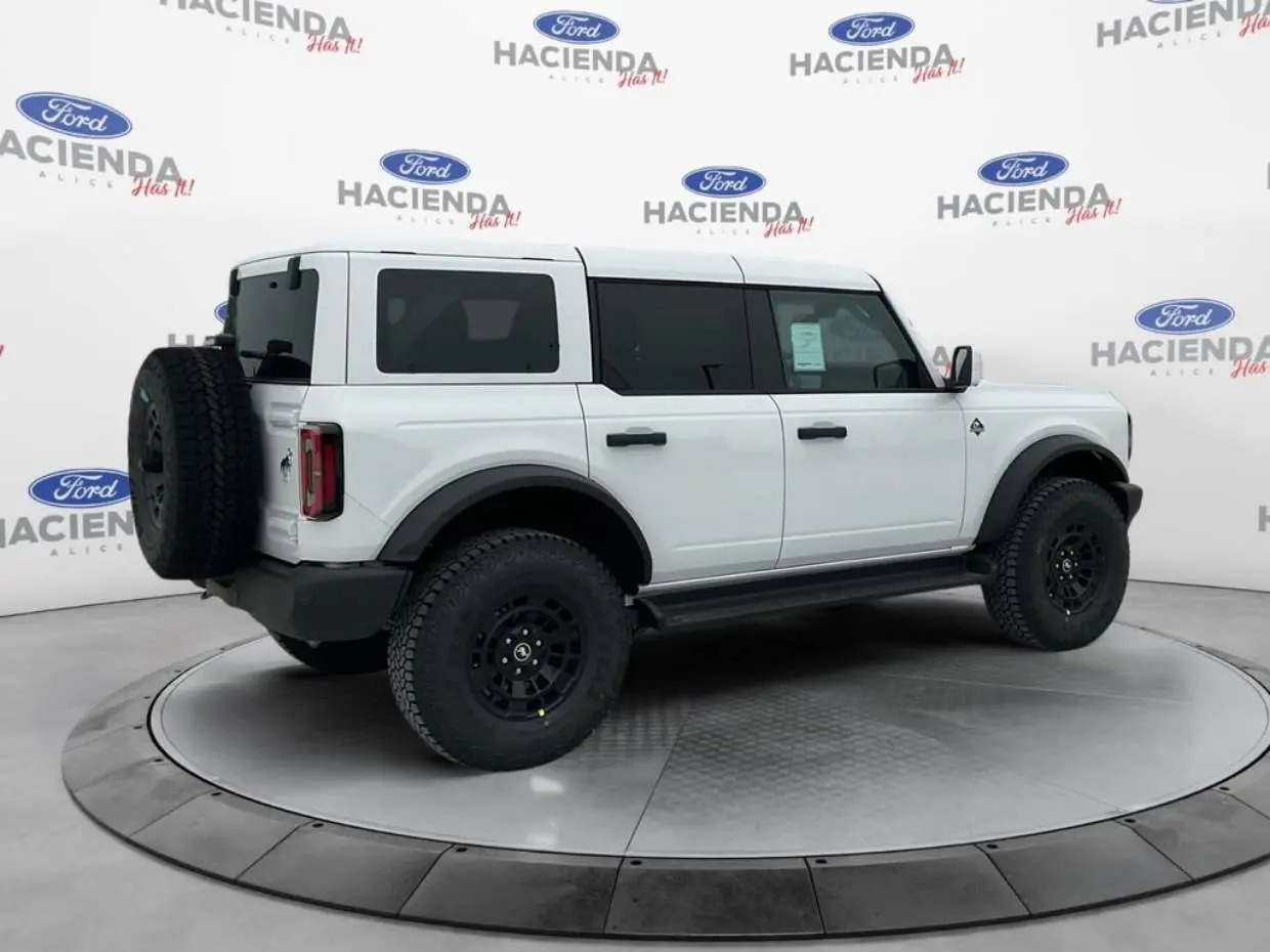 2026 Ford Bronco Outer Banks 4x4 photo 5
