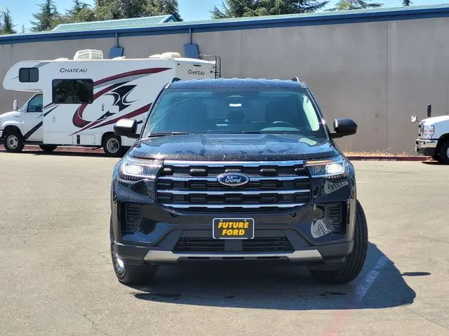 2026 Ford Explorer Active 4WD photo 3