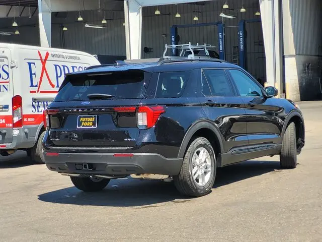 2026 Ford Explorer Active 4WD photo 4