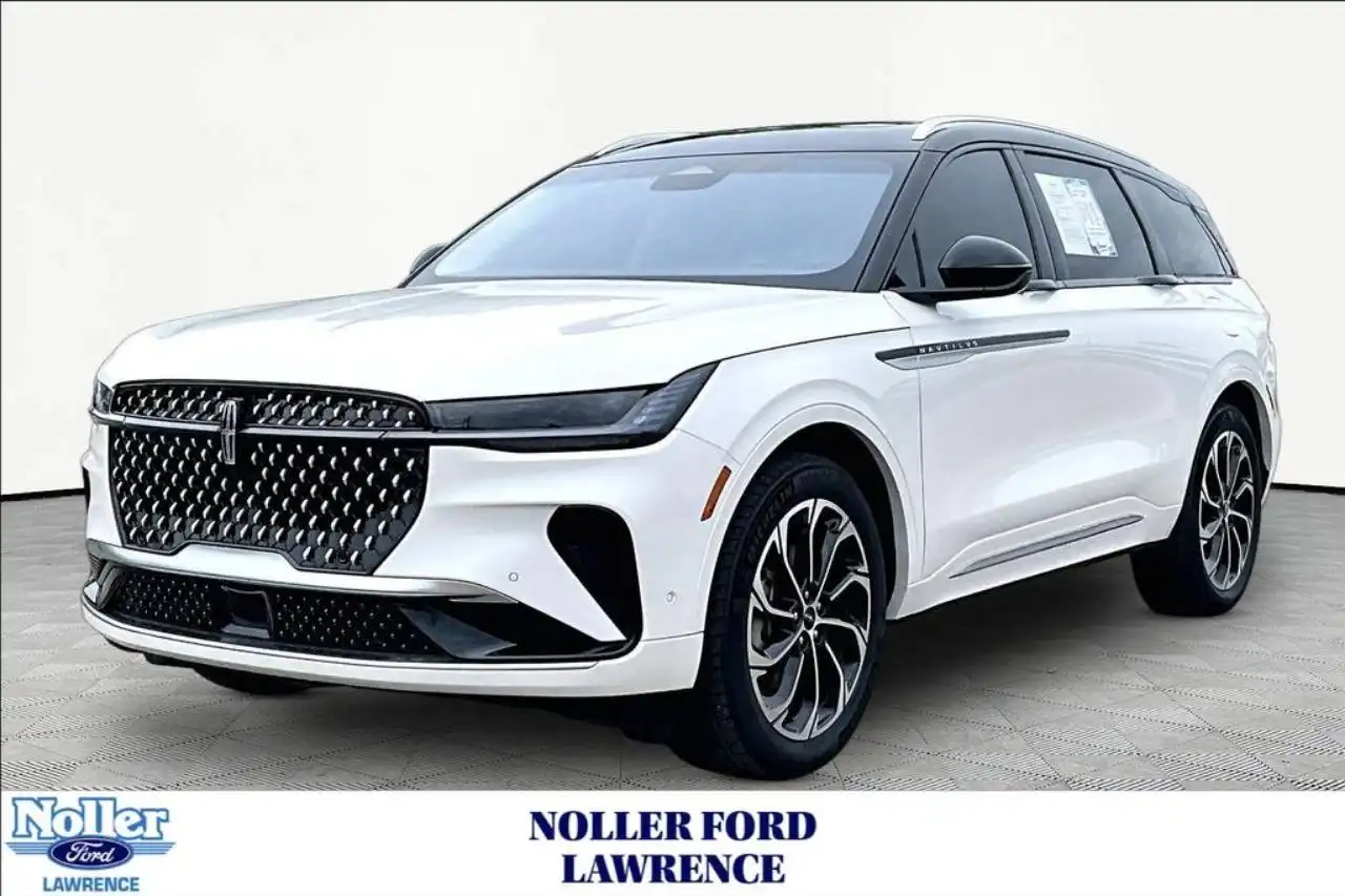 2024 Lincoln Nautilus Reserve AWD's photo