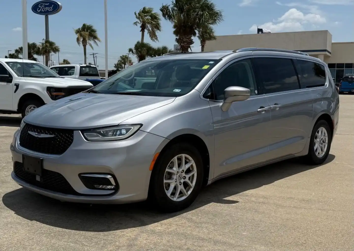 2021 Chrysler Pacifica Touring L's photo