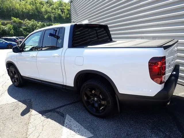 2024 Honda Ridgeline Black Edition photo 4