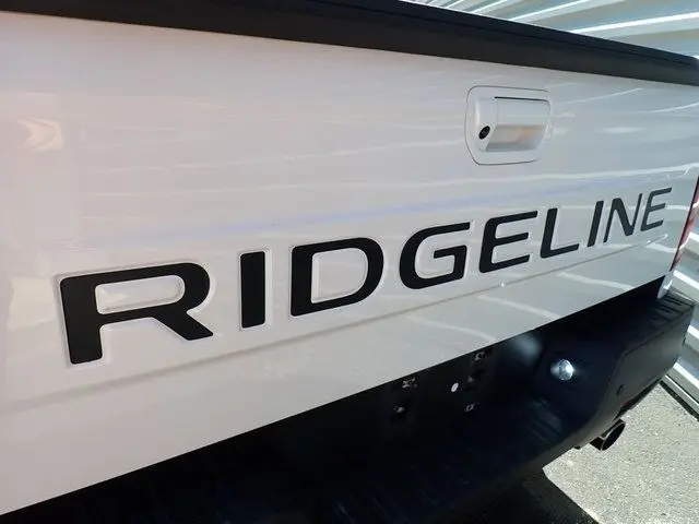 2024 Honda Ridgeline Black Edition photo 5