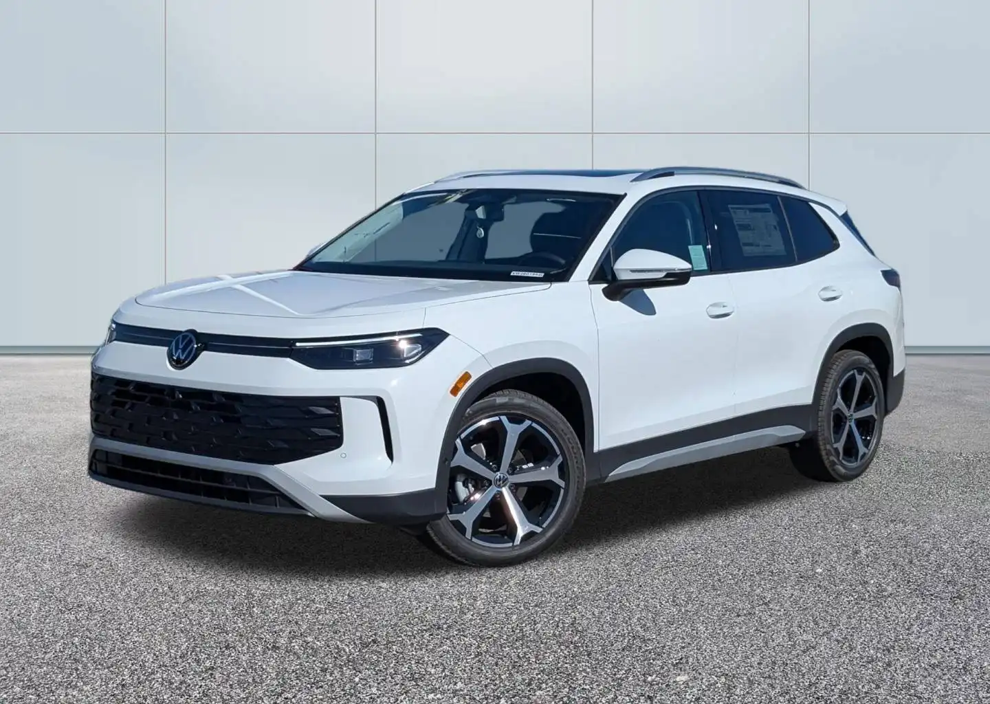 2026 Volkswagen Tiguan 2.0T SE's photo