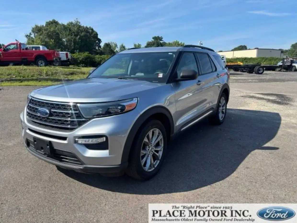 2023 Ford Explorer XLT 4WD photo 1