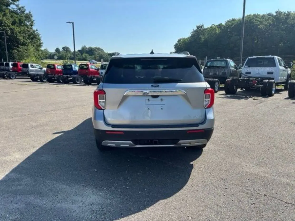 2023 Ford Explorer XLT 4WD photo 4