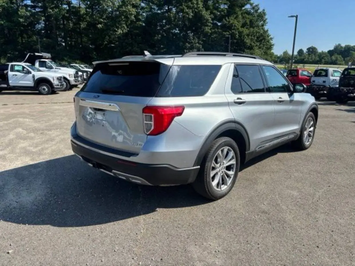 2023 Ford Explorer XLT 4WD photo 5