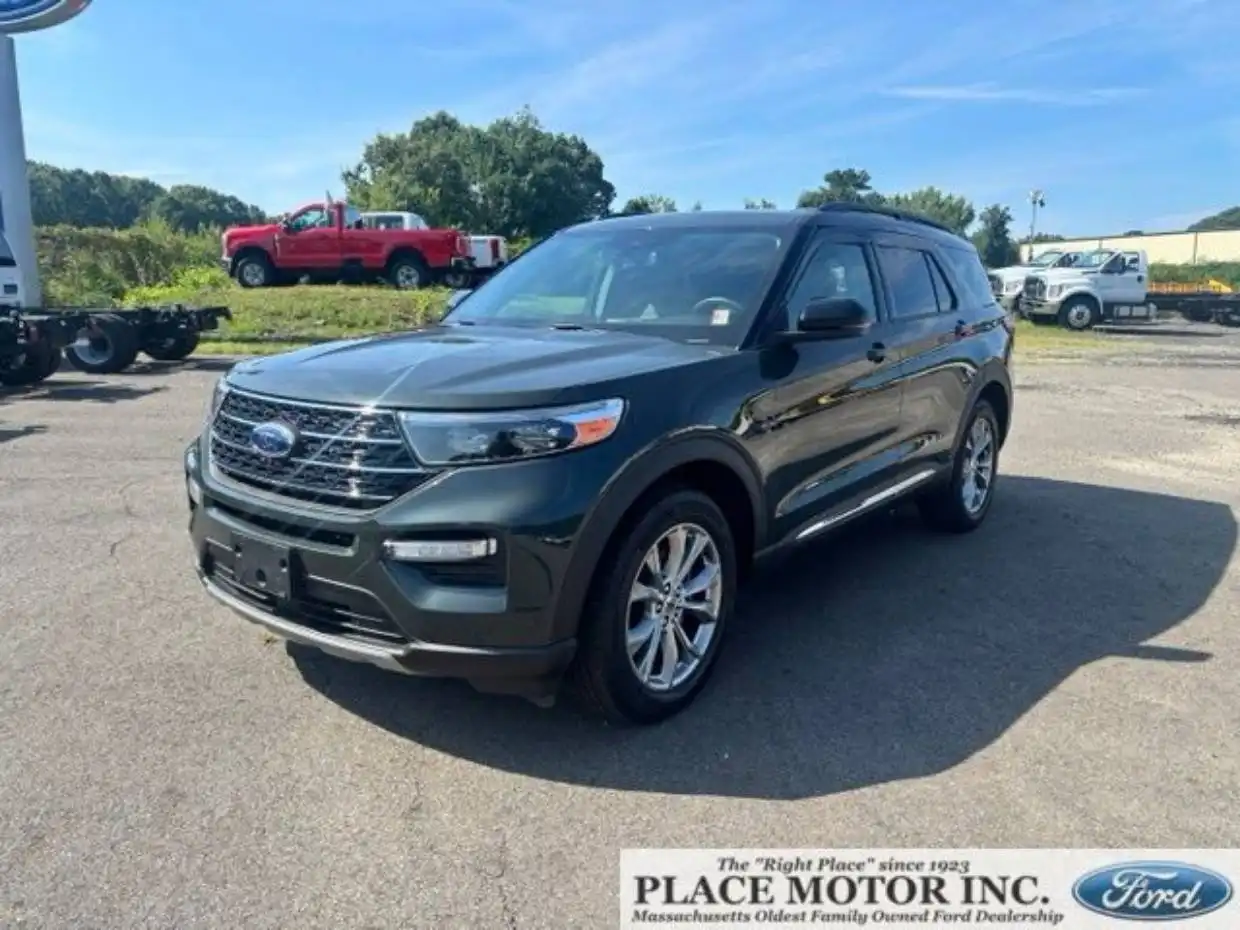 2024 Ford Explorer XLT 4WD's photo